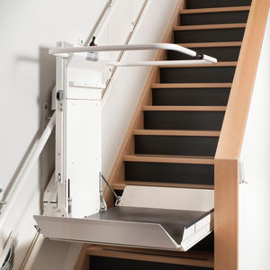 salvaescaleras para silla de ruedas / para escalera recta / plegable