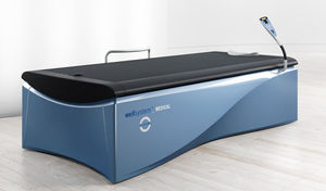 mesa de hidromasaje con chorro de agua
