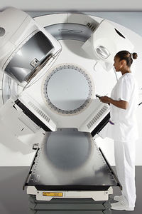acelerador lineal de particulas radioterapia guiada por imagen / radioterapia con arcoterapia volumétrica / con mesa de posicionamiento robotizado