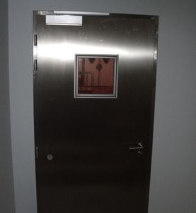 puerta de hospital / de laboratorio / para centro sanitario / abatible
