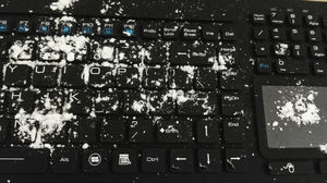 teclado con alfombrilla táctil 1