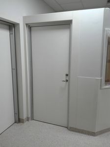 puerta de protección radiológica