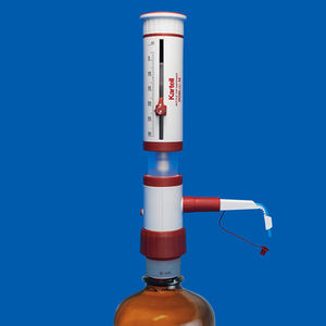 dispensador sobre frasco de laboratorio 1