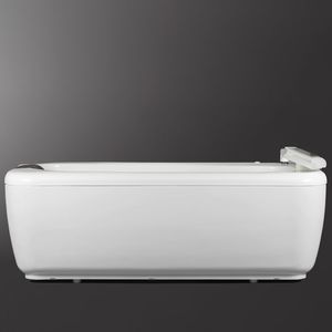 bañera de hidromasaje con lámparas de cromoterapia