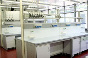 mesa de laboratorio móvil 1
