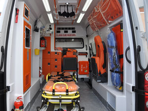 ambulancia para cuidados intensivos