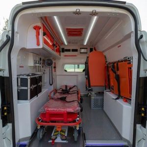 ambulancia para cuidados intensivos