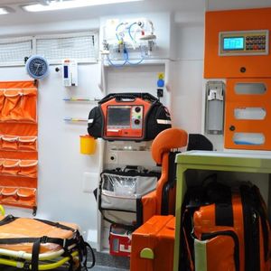ambulancia para cuidados intensivos