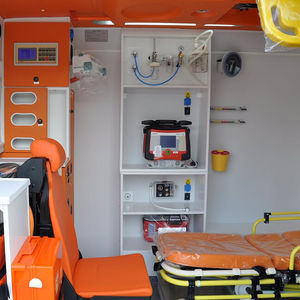 ambulancia para cuidados intensivos