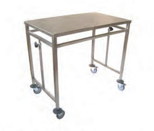 mesa de instrumentos con ruedas