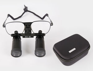 lupa binocular con montura / frontal