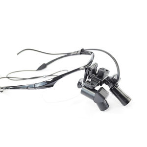 lupa quirúrgica con montura de gafas 1
