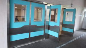puerta de hospital