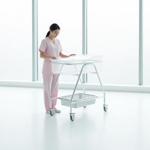 cuna hospitalaria con ruedas 1