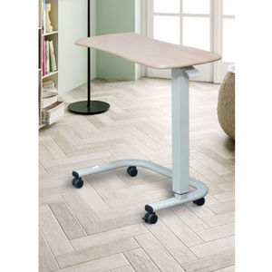 mesa de cama con ruedas 1