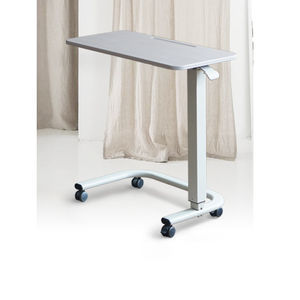 mesa de cama con ruedas 1