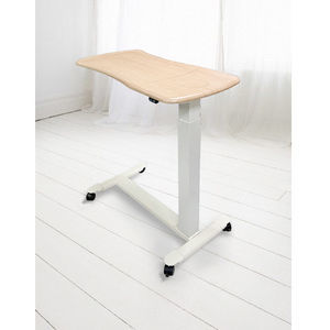 mesa de cama con ruedas 1