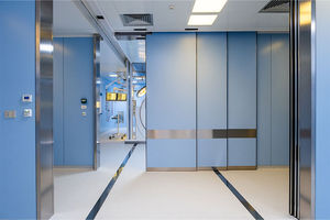 puerta de hospital