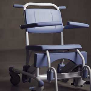 silla de ducha con reposabrazos