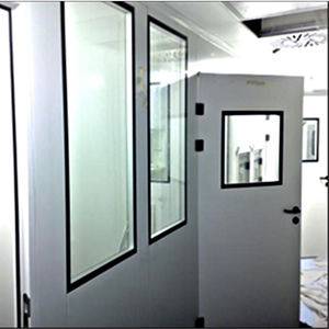 puerta para sala blanca