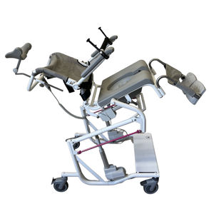 silla de ducha con reposabrazos
