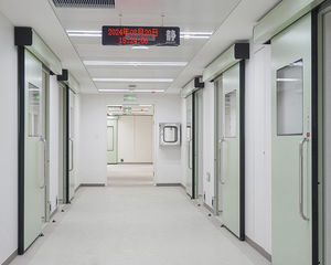 puerta de servicio