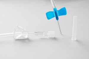aguja para fístula arteriovenosa