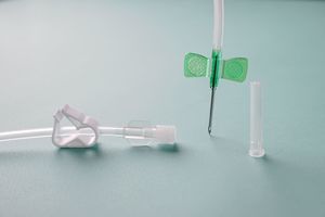 aguja para fístula arteriovenosa