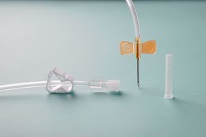 aguja para fístula arteriovenosa