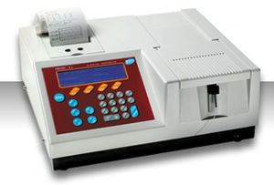 analizador de bioquímica semiautomático / para diagnóstico clínico / de mesa / con determinación inmunoturbidimétrica
