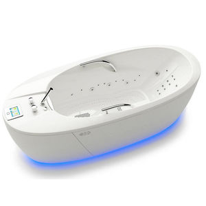 bañera de hidromasaje con lámparas de cromoterapia
