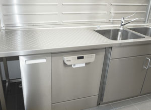 mesa de laboratorio con fregadero