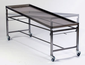 mesa de autopsia de medicina legal