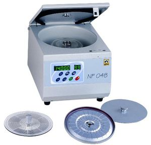 centrífuga de laboratorio / para microhematocrito / de mesa / con ventilación