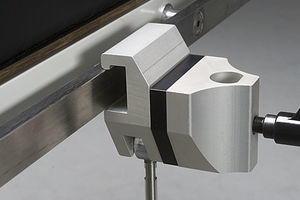 fijador para mesa de operaciones de acero inoxidable 1