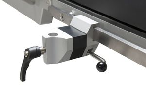 fijador para mesa de operaciones de acero inoxidable 1
