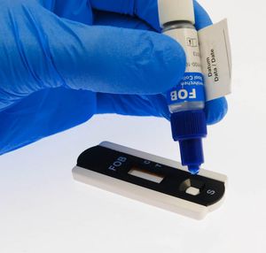 prueba rápida de sangre oculta en heces
