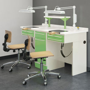 puesto de trabajo para laboratorio dental con luz