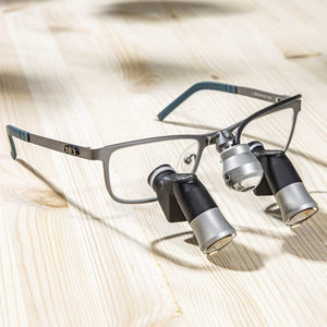 lupa quirúrgica con montura de gafas