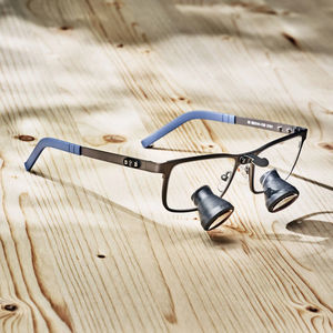 lupa quirúrgica con montura de gafas