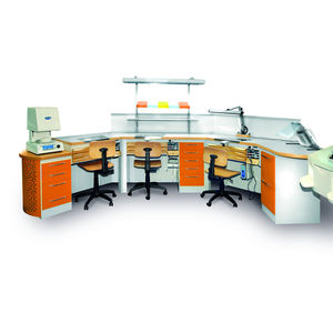 puesto de trabajo para laboratorio dental