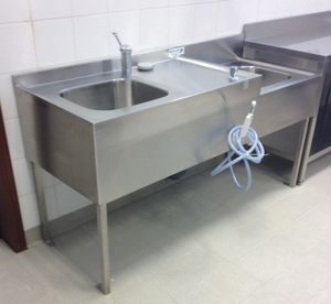 unidad de lavado de cadáveres de altura variable 1