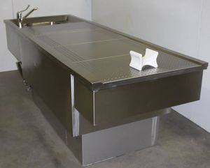 mesa de autopsia de medicina legal 1