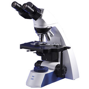 microscopio trinocular