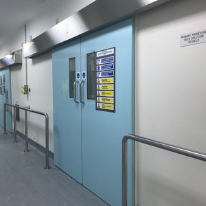puerta para sala de operaciones