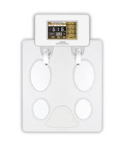 analizador de la composición corporal por bioimpedancia / con pantalla LCD / plataforma