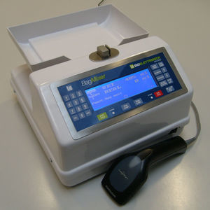 monitor estándar de recogida de sangre con lector de códigos de barras 1