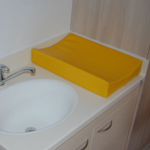 mueble cambiador con lavabo
