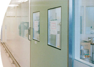 puerta para sala blanca