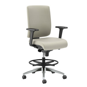silla de oficina con ruedas 1